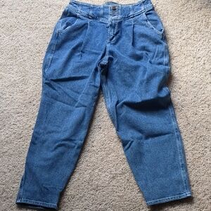 Hollister Ultra High Rise 80s Mom Jean 9R